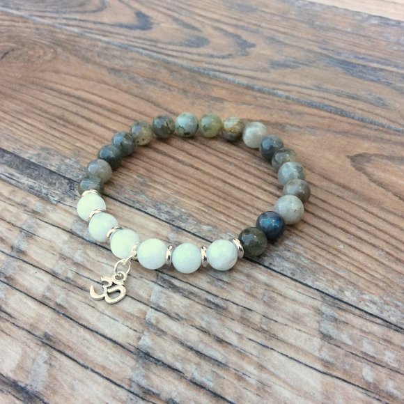 Om bracelet with Labradorite & Moonstone, meditation bracelet, healing bracelet - Picture 5 of 10